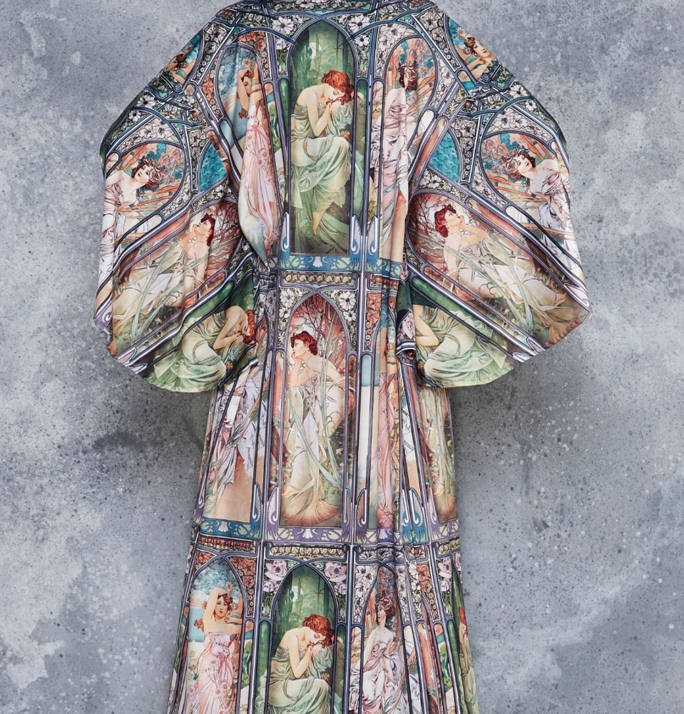 ISO Times of Day Swan Kimono